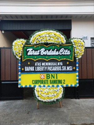 Papan Bunga Duka di Madidir